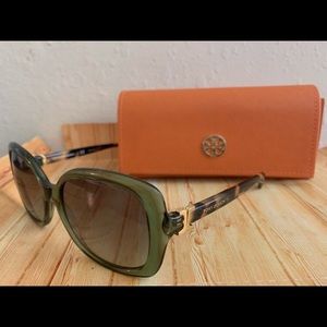 Tory Burch Sunnies 😎